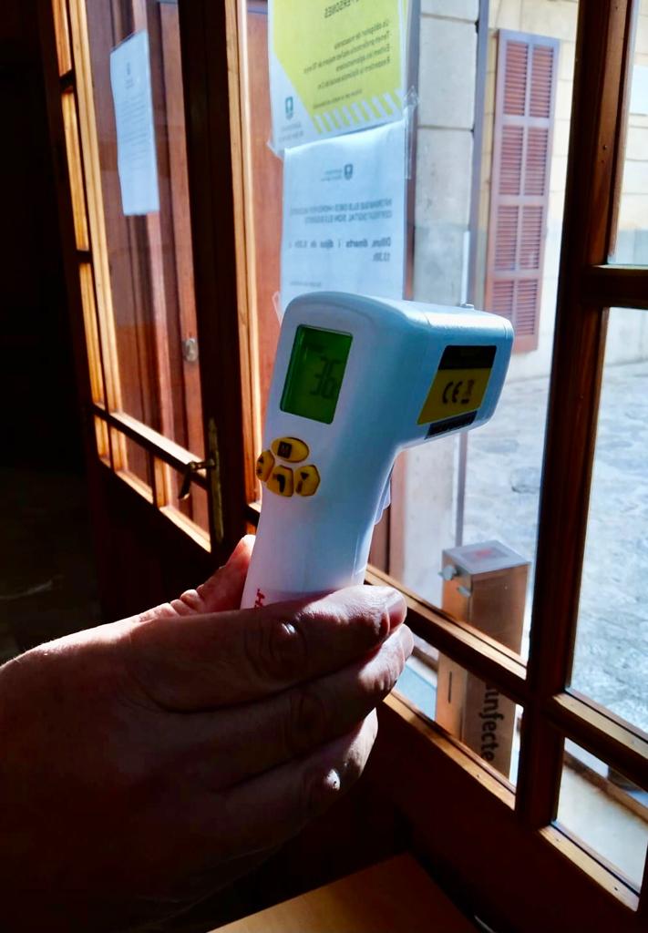 L'Ajuntament de Son Servera prendr des d'aquest dimecres la temperatura a les persones que accedeixin a l'Ajuntament i en dur a terme un registre d'entrades i de sortides.
